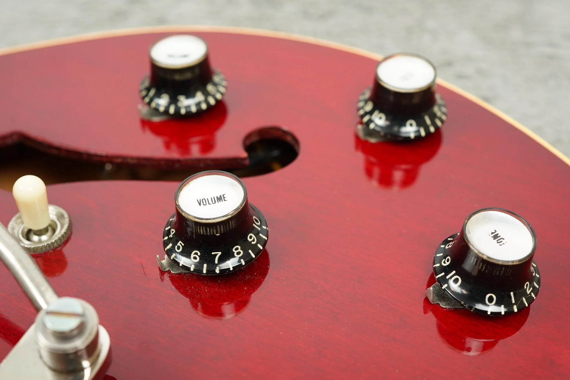 1964 Gibson ES-335 TDC Maestro, Cherry - Image 6