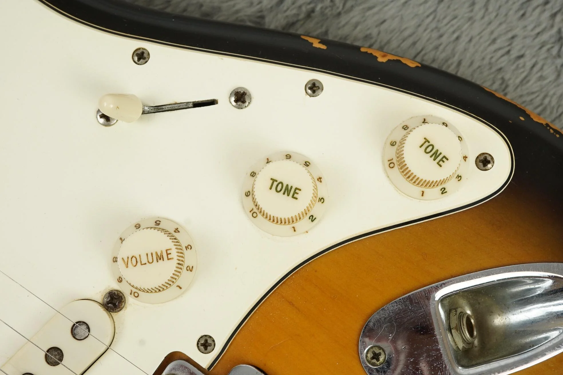 1969 Fender Stratocaster, Sunburst - Image 15